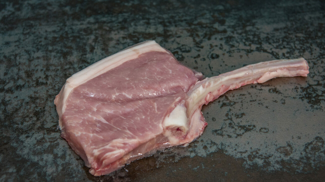 ALLEs Vorlagen (Duroc Schweinecarre scaled) - Kaufe Online Fleisch, Grills und Zubehör