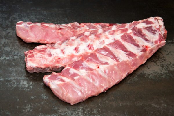 Spare Ribs/Baby Back Ribs vom Schwein 1500g (Spare Ribs Foto Marco Plundrich 1 scaled) - Kaufe Online Fleisch, Grills und Zubehör
