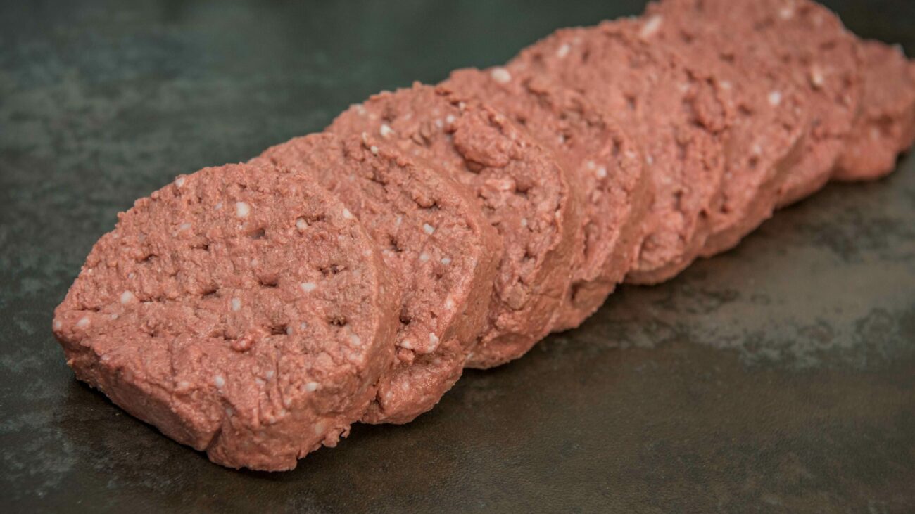 Grillkurse, Onlineshop für Premium-Fleisch & Grillzubehör - Dein Fleischdealer (Vegane Burgerpatties stinken wie Hundefutter DSC 1989klein scaled) - Kaufe Online Fleisch, Grills und Zubehör